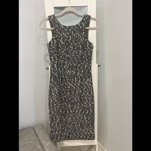 CHANEL SLEEVELESS TWEED DRESS